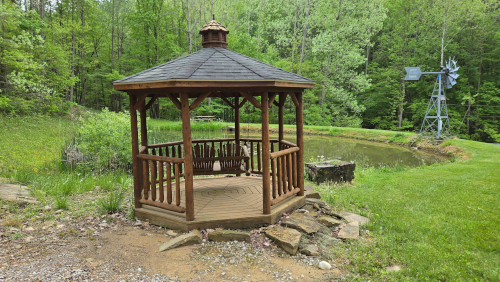 The Holler at Brimstone Ridge Cabins-Hocking Hills
